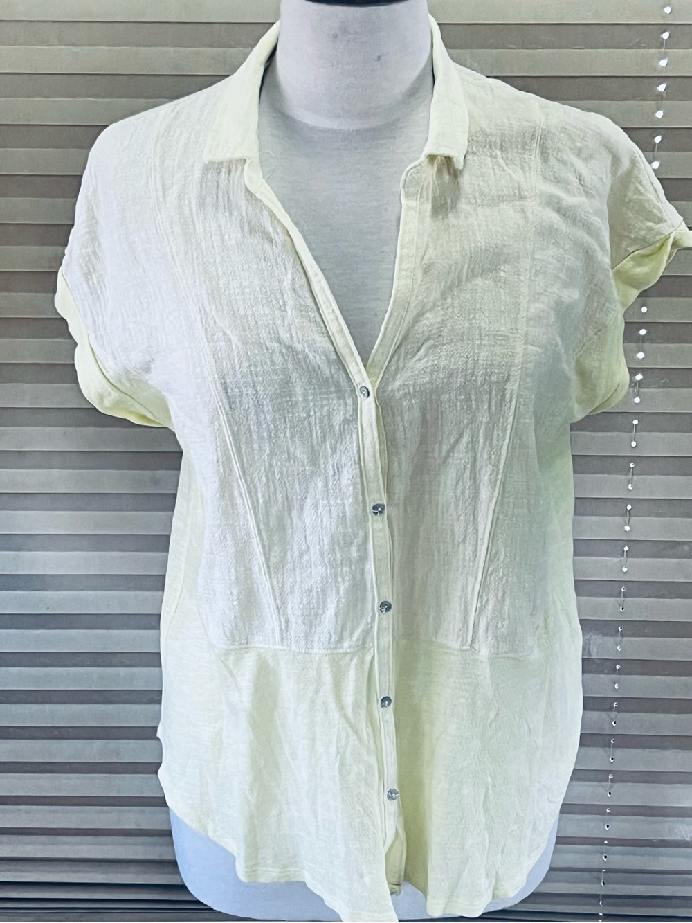 Lucky Brand Pale Yellow Short Sleeve Button Front Blouse
